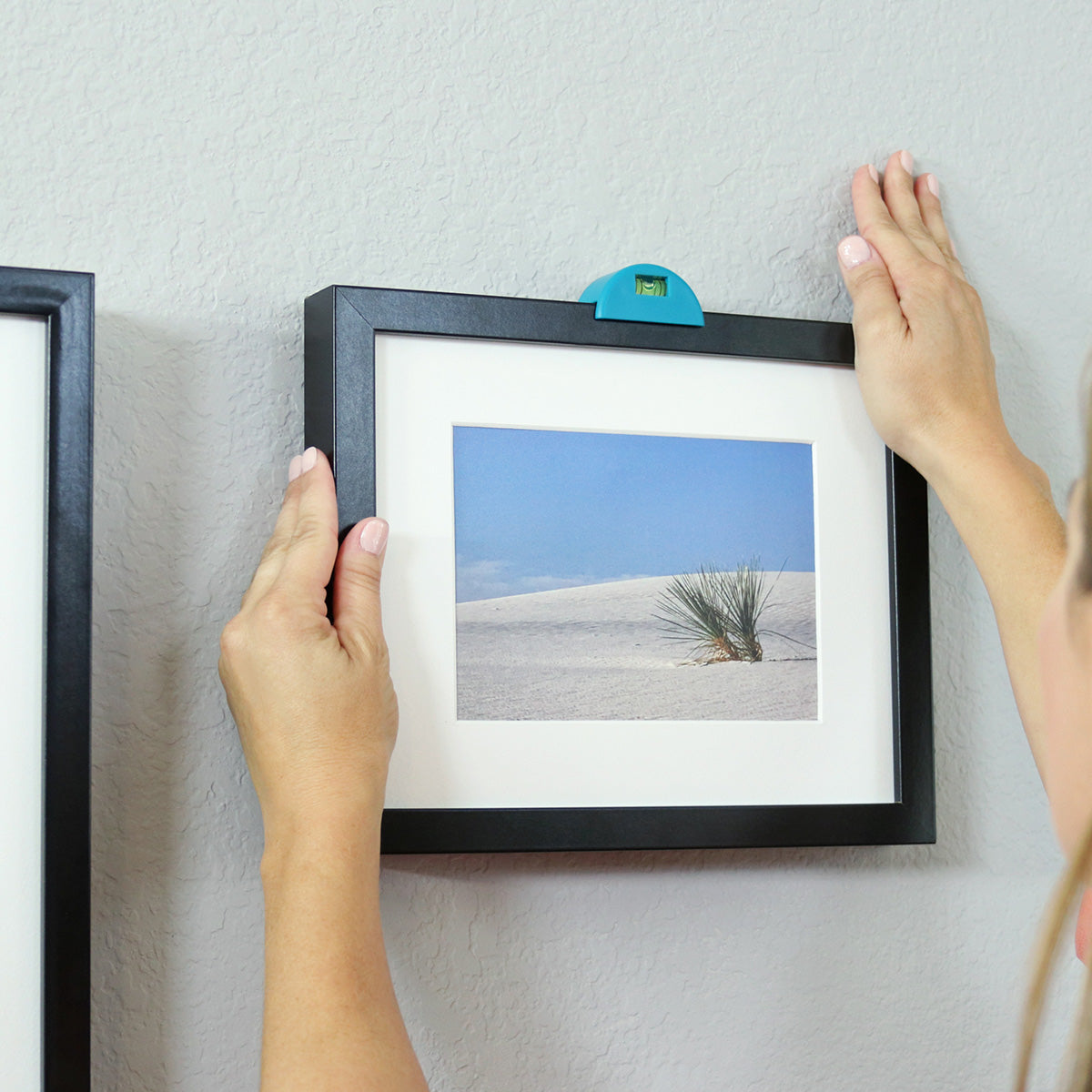Easiest Picture Hanging and Leveling Tool - image 9
