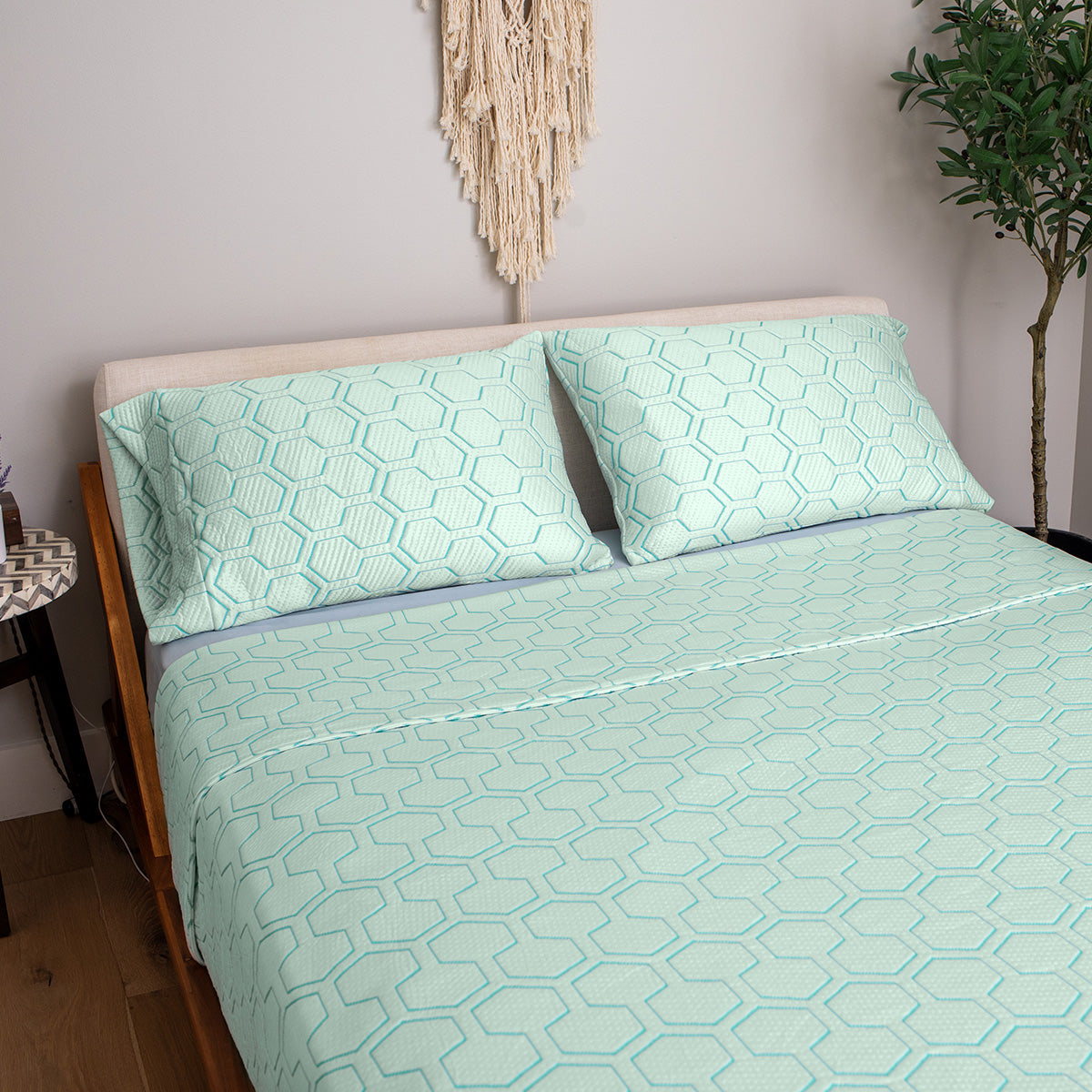 Cooling Bed Blanket and Pillow Case Set - image 5