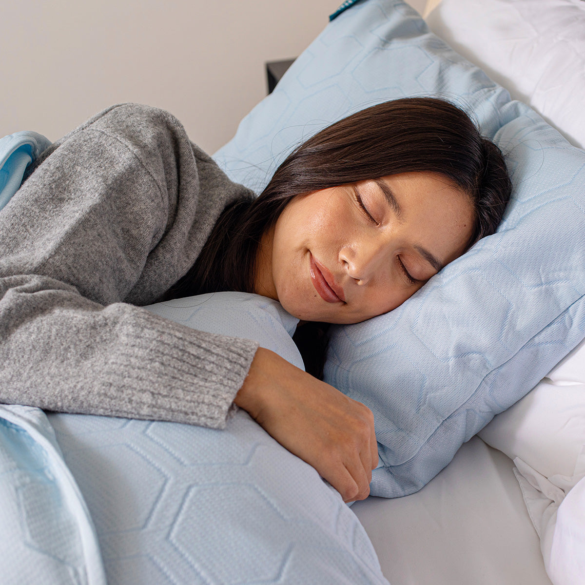 Cooling Bed Blanket and Pillow Case Set - image 11