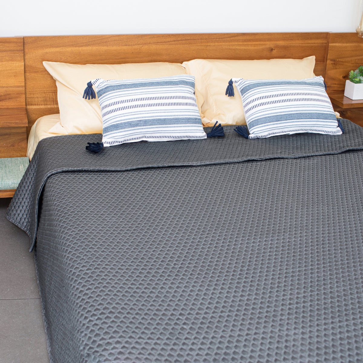 Thermoregulating Blanket - image 8