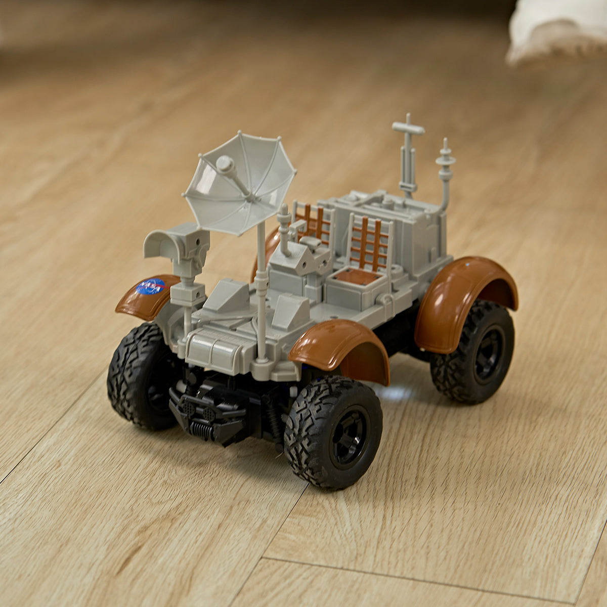 Smithsonian RC Luna Rover - image 2