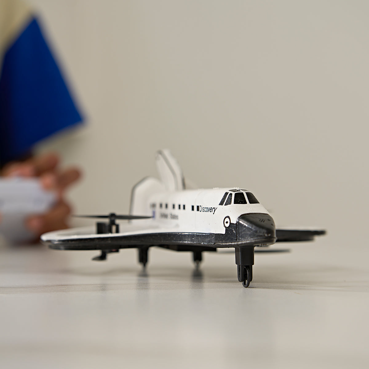 Smithsonian RC Space Shuttle Discovery Drone - image 7