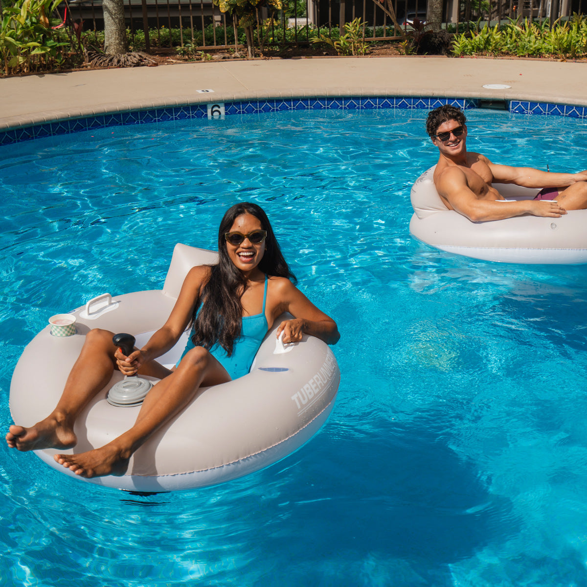 Motorized Tube Float - image 8