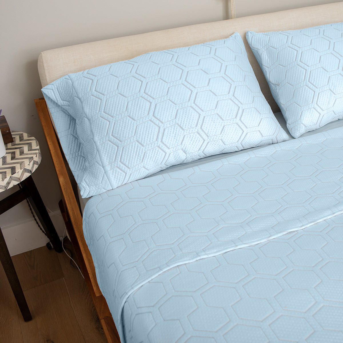 Cooling Bed Blanket and Pillow Case Set - image 4