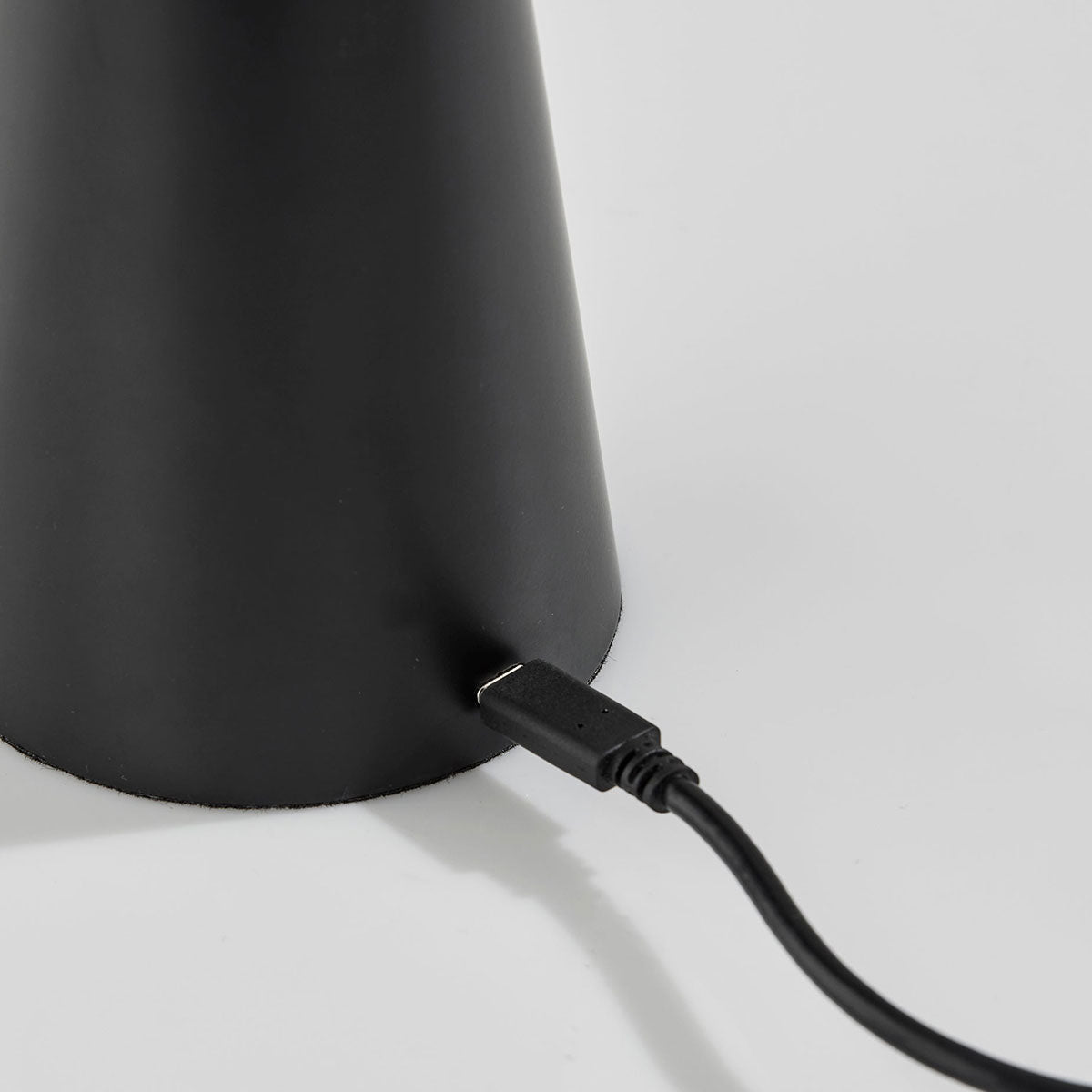 Modern Round Indoor/Outdoor Cordless LED Table Lamp - image 6