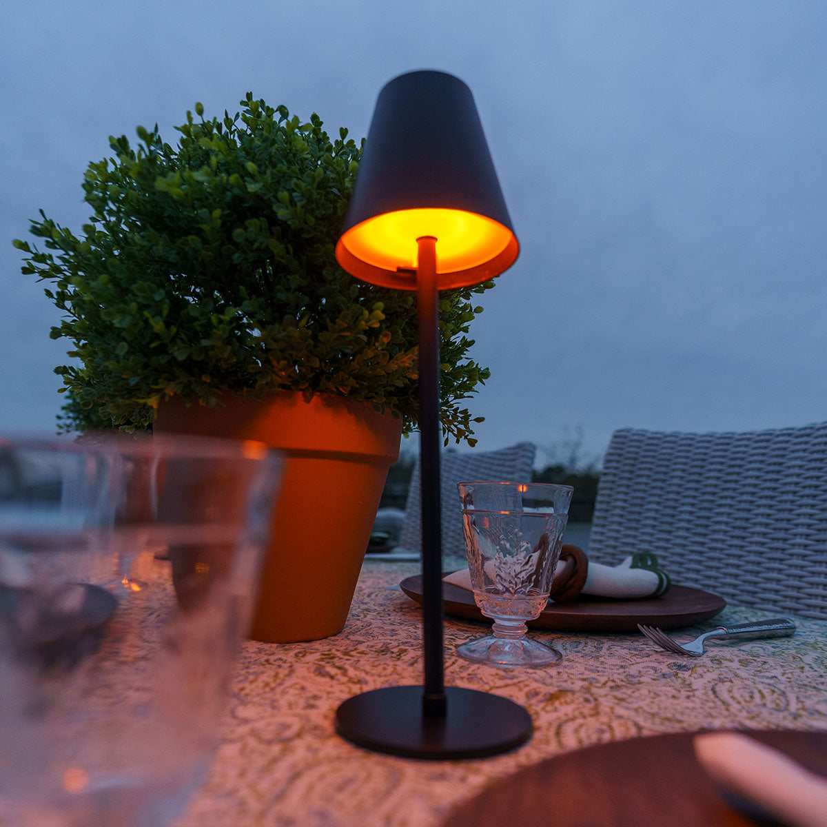4-in-1 Indoor/Outdoor Bug Deterrent Lamp